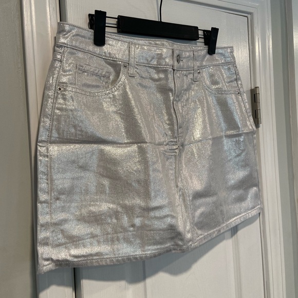 NWT Old Navy Size 8 Silver Shine Metallic Zip Stretch Denim A Line Mini Skirt - Picture 4 of 12